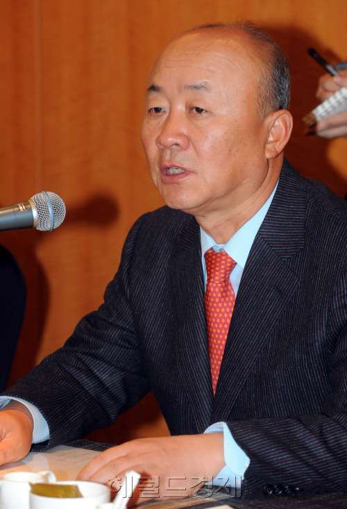 22일 오전 서울 소공동 롯데호텔에서 대한상공회의소와 한중민간경제협의회 주최로 류우익 주중 한국대사 초청 간담회가 열리고 있다./ 안훈기자 rosedale@ 2009.12.22