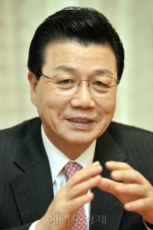 김진선 강원도 지사.양동출dcyang@heraldm.com/090218/
김진선 강원도 지사.양동출dcyang@heraldm.com/090218/