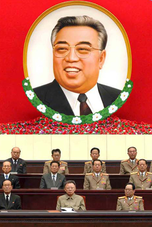 <YONHAP PHOTO-1441> HANDOUT RESTRICTED TO EDITORIAL USE AND EDITORIAL SALES - MANDATORY CREDIT "AFP PHOTO / HO / KCNA via KNS" (FILES) This file handout photo taken on July 8, 2009 and released by North Korea's official Korean Central News Agency via the Korean News Service North Korean leader Kim Jong-Il (bottom C), accompanied by senior officials of the Workers' Party of Korea and Korean People's Army officials, attending the 15th anniversary memorial service the country's late president Kim Il-Sung at the Pyongyang gymnasium. North Korea opened a conference of the ruling Workers' Party on September 28, 2010 and renamed Kim Jong-Il as its general secretary, Japan's Kyodo News agency and China's Xinhua news agency reported. AFP PHOTO / FILES / KCNA via KNS /2010-09-28 14:20:52/ <저작권자 ⓒ 1980-2010 ㈜연합뉴스. 무단 전재 재배포 금지.>
<YONHAP PHOTO-1441> HANDOUT RESTRICTED TO EDITORIAL USE AND EDITORIAL SALES - MANDATORY CREDIT "AFP PHOTO / HO / KCNA via KNS" (FILES) This file handout photo taken on July 8, 2009 and released by North Korea's official Korean Central News Agency via the Korean News Service North Korean leader Kim Jong-Il (bottom C), accompanied by senior officials of the Workers' Party of Korea and Korean People's Army officials, attending the 15th anniversary memorial service the country's late president Kim Il-Sung at the Pyongyang gymnasium. North Korea opened a conference of the ruling Workers' Party on September 28, 2010 and renamed Kim Jong-Il as its general secretary, Japan's Kyodo News agency and China's Xinhua news agency reported. AFP PHOTO / FILES / KCNA via KNS /2010-09-28 14:20:52/ <저작권자 ⓒ 1980-2010 ㈜연합뉴스. 무단 전재 재배포 금지.>
<YONHAP PHOTO-1441> HANDOUT RESTRICTED TO EDITORIAL USE AND EDITORIAL SALES - MANDATORY CREDIT "AFP PHOTO / HO / KCNA via KNS" (FILES) This file handout photo taken on July 8, 2009 and released by North Korea's official Korean Central News Agency via the Korean News Service North Korean leader Kim Jong-Il (bottom C), accompanied by senior officials of the Workers' Party of Korea and Korean People's Army officials, attending the 15th anniversary memorial service the country's late president Kim Il-Sung at the Pyongyang gymnasium. North Korea opened a conference of the ruling Workers' Party on September 28, 2010 and renamed Kim Jong-Il as its general secretary, Japan's Kyodo News agency and China's Xinhua news agency reported. AFP PHOTO / FILES / KCNA via KNS /2010-09-28 14:20:52/ <저작권자 ⓒ 1980-2010 ㈜연합뉴스. 무단 전재 재배포 금지.>