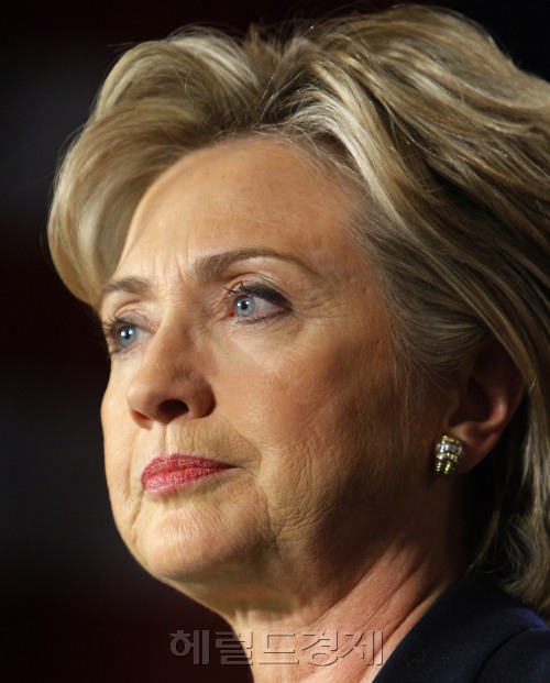 <YONHAP PHOTO-0473> Democratic presidential candidate U.S. Senator Hillary Clinton (D-NY) speaks to supporters, after she placed virtually tied for second in the Iowa caucuses, in Des Moines, Iowa January 3, 2008. REUTERS/Brian Snyder (UNITED STATES)/2008-01-04 13:30:04/<br /><저작권자 ⓒ 1980-2008 ㈜연합뉴스. 무단 전재 재배포 금지.>
<YONHAP PHOTO-0473> Democratic presidential candidate U.S. Senator Hillary Clinton (D-NY) speaks to supporters, after she placed virtually tied for second in the Iowa caucuses, in Des Moines, Iowa January 3, 2008. REUTERS/Brian Snyder (UNITED STATES)/2008-01-04 13:30:04/
<저작권자 ⓒ 1980-2008 ㈜연합뉴스. 무단 전재 재배포 금지.>
<YONHAP PHOTO-0473> Democratic presidential candidate U.S. Senator Hillary Clinton (D-NY) speaks to supporters, after she placed virtually tied for second in the Iowa caucuses, in Des Moines, Iowa January 3, 2008. REUTERS/Brian Snyder (UNITED STATES)/2008-01-04 13:30:04/
<저작권자 ⓒ 1980-2008 ㈜연합뉴스. 무단 전재 재배포 금지.>