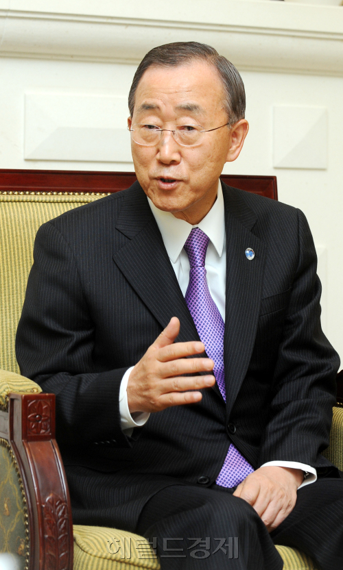 13일 반기문 UN사무토토사이트 설탕 인터뷰. 박현구기자phko@heraldm.com 2010.11.13