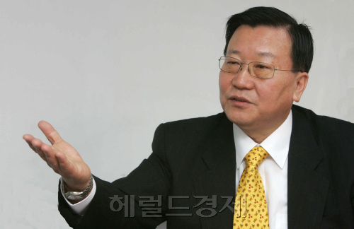 박세일 한반도선진화재단 이사장<br />정희조 기자/checho@heraldm.com 070607\r\n박세일 한반도선진화재단 이사장\n정희조 기자/checho@heraldm.com 070607\r\n박세일 한반도선진화재단 이사장\n정희조 기자/checho@heraldm.com 070607