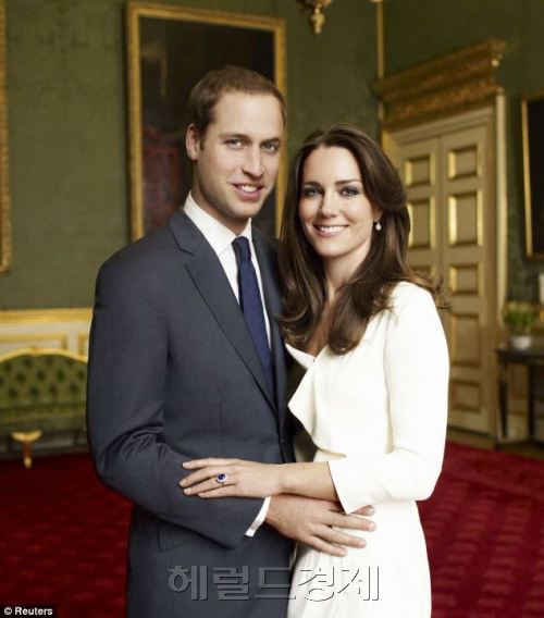 윌리엄 윈저 (William Windsor),왕가(영국)/케이트 미들턴 (Kate Middleton), 왕가(영국)/영국 윌리엄 왕자 약혼사진 공개...깨소금 솔솔