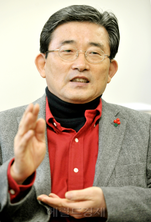 이한구 한나라당 의원.양동출dcyang@heraldm.com/081215/
이한구 한나라당 의원.양동출dcyang@heraldm.com/081215/