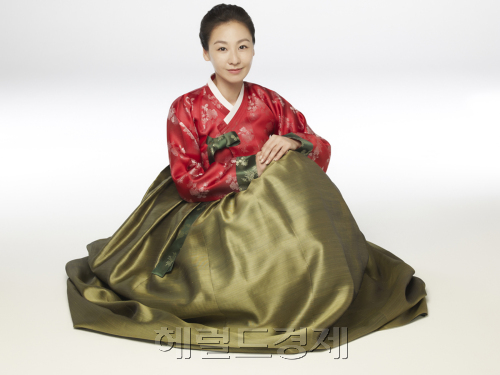 [아모레퍼시픽] 설 선물_한율 모델 이미연(2) / 사진5 설선물 스타일하게 사랑하는 우리 부모님께
