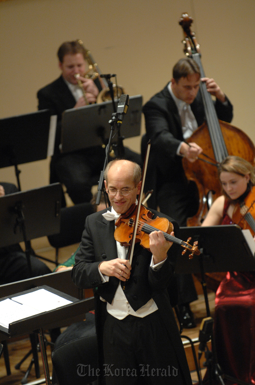 Willy Buchler, conductor and leader of the Vienna Strauss Festival Orchestra. Vincero
Willy Buchler, conductor and leader of the Vienna Strauss Festival Orchestra. Vincero