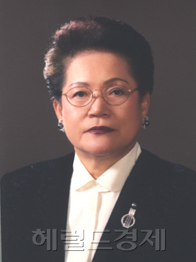 한솔그룹 이인희 고문 / 두을장학재단 여대생 88명에게 장학금 수여
