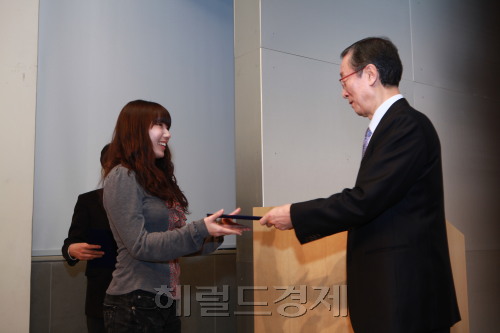 선우영석 부회장- 두을장학재단 여대생 88명에게 장학금 수여/기업사회공헌