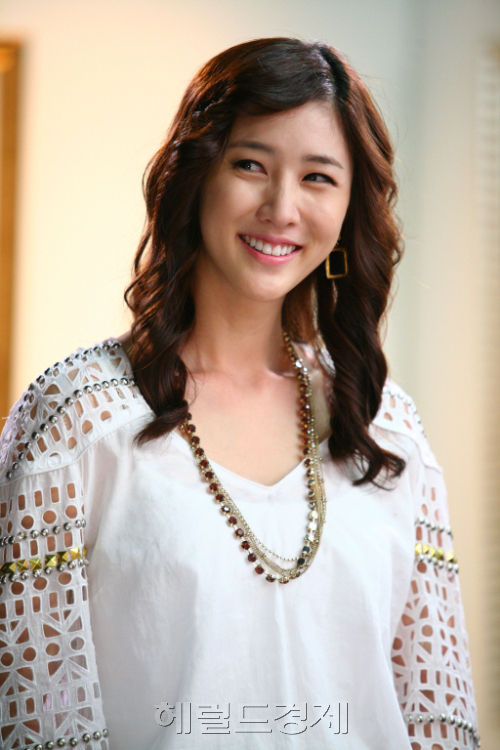 토토사이트 로그인 없이, 탤런트, 영화배우 / ‘차도녀’ 토토사이트 로그인 없이, ‘프렐린’ 전속 모델