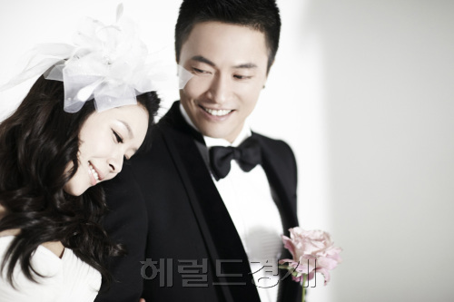 수많은 스포츠토토 사이트, 가수 겸 탤런트 / 결혼 5년만에 리마인드 웨딩화보