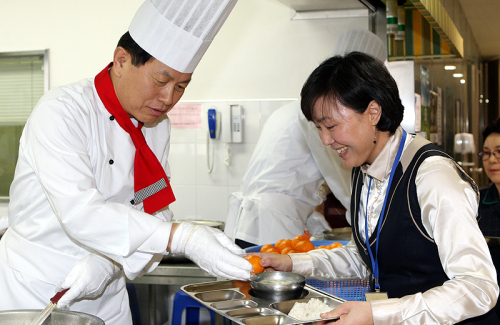 서진원 신한은행장, 경영진 배식의날2 / 신한은행, 신임 행장과 함께하는 신년 오찬 데이트