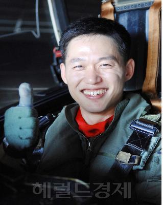 김상혁 중위 / 시력교정술로 공군조종사 꿈 이룬 3인의 빨간마후라