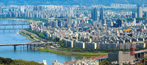 기마민족의 용맹과 지혜는 숱한 역경 속에서도 한국민의 잠재력으로 남아 폐허를 세계적 도시로 탈바꿈시키는 한강의 기적을 낳았다. ［캡스 토토사이트경제DB］
