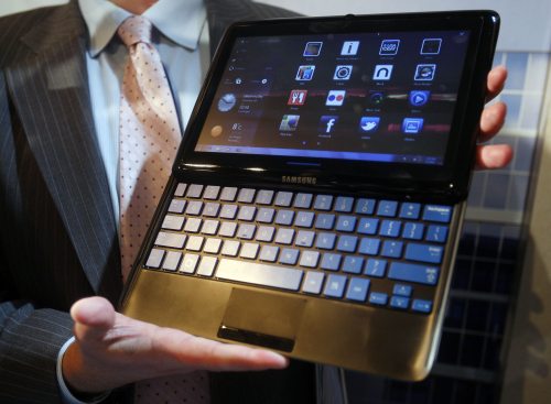 A Samsung 7 Series sliding PC at a Consumer Electronics Show preview in Las Vegas on Wednesday.
The tablet computer features a sliding keyboard. (AP-Yonhap News)