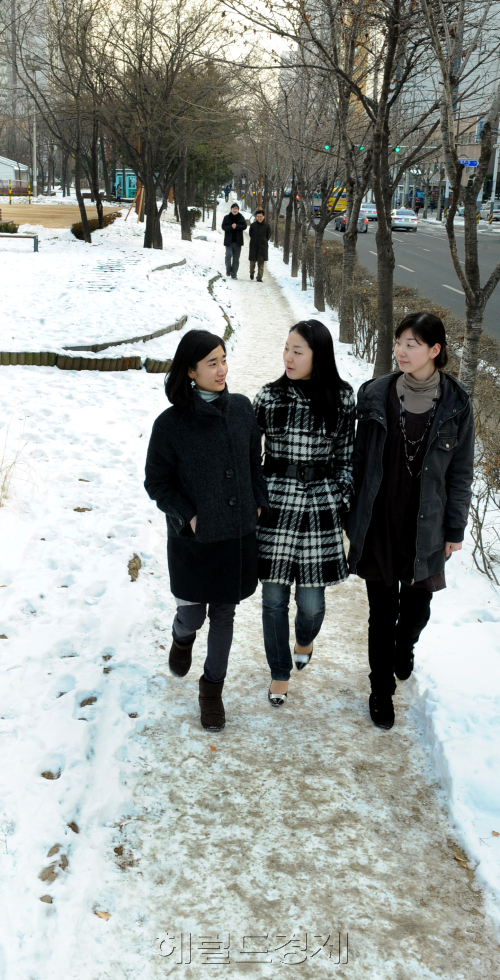 구로구 올레길. 박현구 기자phko@heraldm.com 2011.01.05
구로구 올레길. 박현구 기자phko@heraldm.com 2011.01.05
구로구 올레길. 박현구 기자phko@heraldm.com 2011.01.05
구로구 올레길. 박현구 기자phko@heraldm.com 2011.01.05
구로구 올레길. 박현구 기자phko@heraldm.com 2011.01.05
광화문광장과 똑 닮은 구로구 거리공원은 지역 주민들의 운동장소로, 직장인들의 점심 후 산책장소로 애용되고 있다.  사진=박현구 기자/phko@heraldm.com
