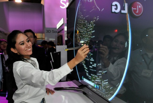 <YONHAP PHOTO-0369> LAS VEGAS, NV - JANUARY 06: Product demostrator Michelle Rodriguez uses the LG Touch TV at the 2011 International Consumer Electronics Show at the Las Vegas Hilton January 6, 2011 in Las Vegas, Nevada. CES, the world's largest annual consumer technology tradeshow, runs through January 9 and is expected to feature 2,700 exhibitors showing off their latest products and services to about 126,000 attendees. David Becker/Getty Images/AFP== FOR NEWSPAPERS, INTERNET, TELCOS & TELEVISION USE ONLY == /2011-01-07 05:50:43/ <저작권자 ⓒ 1980-2011 ㈜연합뉴스. 무단 전재 재배포 금지.>
Product demonstrator Michelle Rodriguez uses the LG Touch TV at the 2011 International Consumer Electronics Show in Las Vegas on Friday.  Yonhap News