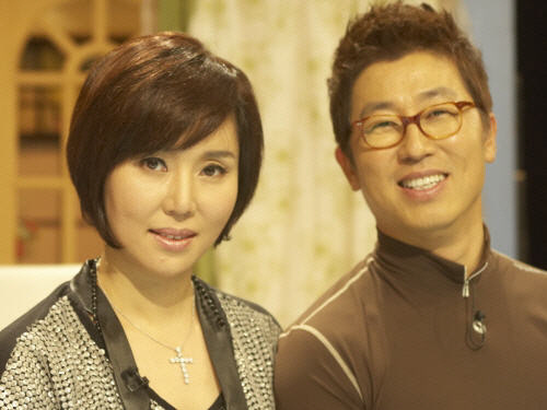 토토사이트 사고 팔고, 개그맨 / 개그맨 토토사이트 사고 팔고, 3억까지 늘어난 사채빚.../ 토토사이트 사고 팔고과 그의 아내 도경숙 모습