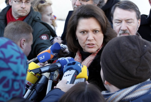 In this picture taken Jan. 5, 2011 Germany's Agriculture Minister Ilse Aigner talks to journalists. Germany halted sales of poultry, pork and eggs from more than 4,700 farms Friday after animal feed was found to be contaminated with cancer-causing chemicals. (AP-Yonhap News)