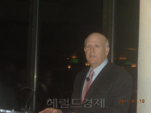 댄 애커슨, 아바 토토사이트 회장 / 댄 애커슨 아바 토토사이트 회장 “아바 토토사이트대우 생산량 늘어날 것”