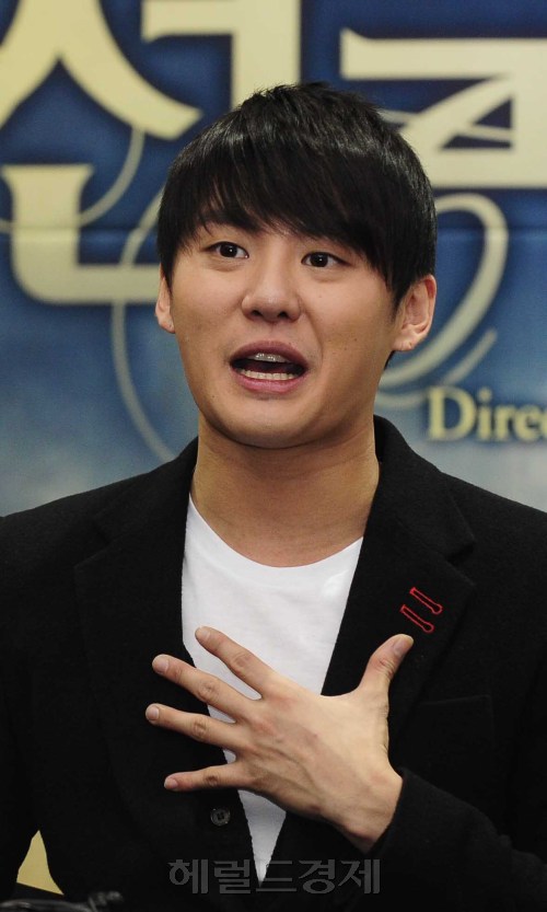 10일 오후 시아toto korea 토토사이트(김toto korea 토토사이트)가 서울 중구 예장동 남산창작센터에서 뮤지컬 '천국의 눈물' 연습실 공개 후 열린 기자간담회에서 취재진의 동방신기 관련 질문에 난감해 하고 있다. 박해묵 기자/mook@heraldm.com
10일 오후 시아toto korea 토토사이트(김toto korea 토토사이트)가 서울 중구 예장동 남산창작센터에서 뮤지컬 '천국의 눈물' 연습실 공개 후 열린 기자간담회에서 취재진의 동방신기 관련 질문에 난감해 하고 있다. 박해묵 기자/mook@heraldm.com