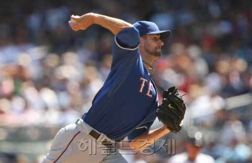 더스틴 니퍼트 (Dustin Nippert),  야구선수(미국)  / 일본 구제역에 발목잡힌 곰, 용병갈증 해소 나선다.