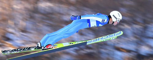 Korean national team ski jumper Choi Heung-chul soars through the air during the
FIS Continental Cup ski jumping competition on Wednesday in PyeongChang,
Gangwon Province. (Yonhap News)