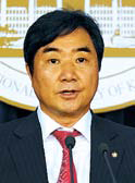 이석현, 민주당 국회의원 /野 이석현 “공개발언 불찰” 공식사과…安대표, 李의원 명예훼손 檢에 고소