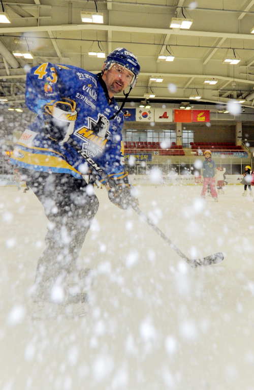 Anyang Halla’s
Czech coach
Patrick Martinec.
(Ahn Hoon/The Korea Herald)