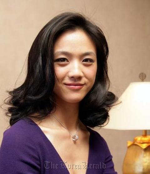 Chinese actress Tang Wei poses at a press conference in Seoul for her film “Lust, Caution” in 2007. Yonhap News.
탕웨이(Tang Wei), 영화배우(중국) / capt - gong li, tang wei