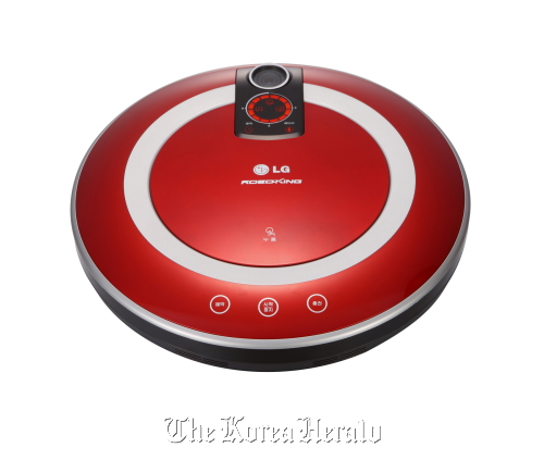 LG Electronics’ robotic vacuum cleaner RoboKing Dual Eye.
LG Electronics