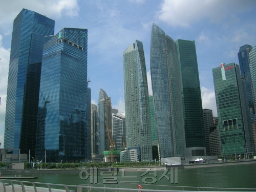 싱가포르/금융허브 자존심 회복…중산층, 지갑 열어 레버리지 투자/ 글로벌 중산층 재테그 현장