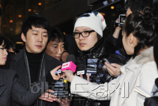 신정환, 불구속 수사...일단 귀가/ 도박, 외환법위반