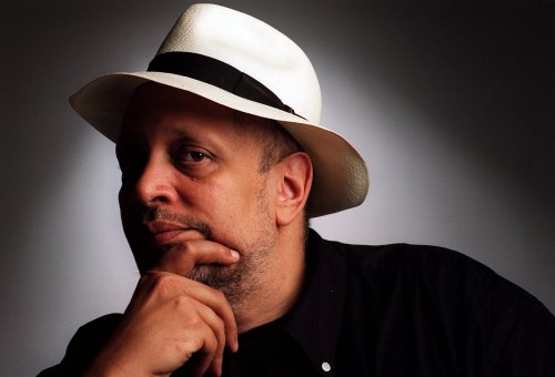 Walter Mosely is the author of “Fearless Jones” which, like all of his novels, features black protagonists
in the racism — riddled America of the 1940s and ’50s. (MCT)