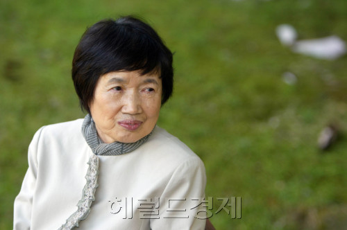 소설가 박완서<br />김명섭기자  msiron@
소설가 박완서
김명섭기자  msiron@
소설가 박완서
김명섭기자  msiron@