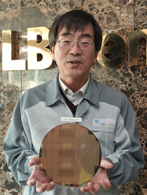 LB세미콘 박노만대표이사.<br />정희조 기자/checho@heraldm.com 110120
LB세미콘 박노만대표이사.
정희조 기자/checho@heraldm.com 110120
LB세미콘 박노만대표이사.
정희조 기자/checho@heraldm.com 110120