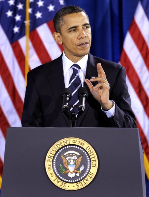 <YONHAP PHOTO-1240> FILE - In this Dec. 6, 2010, file photo President Barack Obama, visiting Forsyth Technical Community College in Winston-Salem, N.C., speaks about the key to boosting American competitiveness, that it rests in the nation's willingness to invest in a more educated workforce, a deeper commitment to research and technology, and improvements in infrastructure, from roads and airports to high-speed internet. Under pressure to boost the economy the same message will likely be at the center of his State of the Union address Tuesday, Jan. 25. (AP Photo/Chuck Burton, File)/2011-01-22 23:36:52/ <저작권자 ⓒ 1980-2011 ㈜연합뉴스. 무단 전재 재배포 금지.>
U.S. President Barack Obama speaks about the key to boosting American competitiveness at Forsyth Technical Community College in Winston-Salem, North Carolina, Dec. 6.    AP-Yonhap News