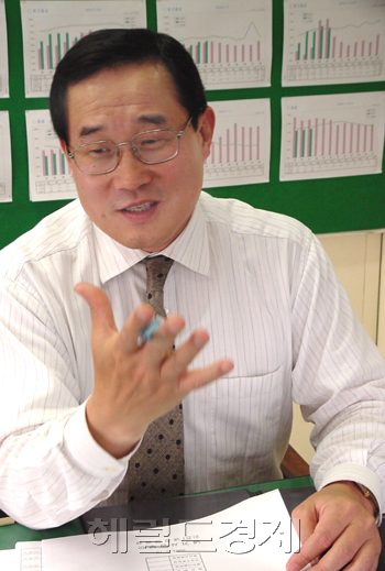 대우일렉 이성 사장은 “현재 진행 중인 인수ㆍ합병(M&A)이 올해 성공적으로 마무리된다면 대우일렉은 새로운 재탄생의 원년을 맞게 될 것”이라고 말했다.