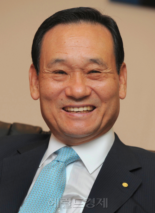이팔성 우리금융지주 (대표이사 신태일 토토사이트) / 사진)이팔성 우리지주 신태일 토토사이트