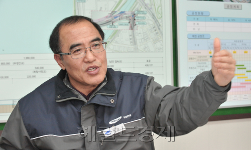 삼성물산 건설부문 <br />장승국 월드컵대교현장소장.<br />정희조 기자/checho@heraldm.com  110127
삼성물산 건설부문
장승국 월드컵대교현장소장.
정희조 기자/checho@heraldm.com  110127
삼성물산 건설부문
장승국 월드컵대교현장소장.
정희조 기자/checho@heraldm.com  110127