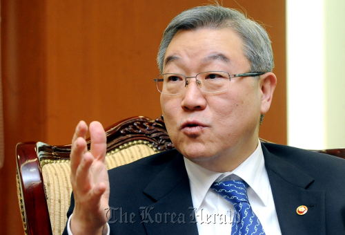 김성환 외교통상부 장관 인터뷰. 박현구 기자phko@heraldm.com 2011.01.27