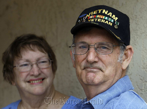 Leonard Rugh is photographed with his wife, Luanna, at Saddleback College in Mission Viejo, California, on Jan.19.  Gary Friedman/Los Angeles Times/MCT