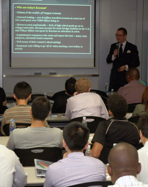 2단 칼라 바탕 더 박ㄹ게 하면 늘 거 같습니다
Aspiring expat entrepreneurs attend a class at the Seoul Global Center’s Business Start-up School.
Seoul Global Center
Aspiring expat entrepreneurs attend a class at the Seoul Global Center’s Business Start-up School.
Seoul Global Center
Aspiring expat entrepreneurs attend a class at the Seoul Global Center’s Business Start-up School.
Seoul Global Center