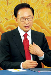 이명박 대한민국 (대통령) / “필요땐 남북정상회담”...