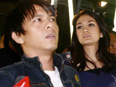 Nazril "Ariel" Irham and Girlfriend Luna Maya (AP-Yonhap)