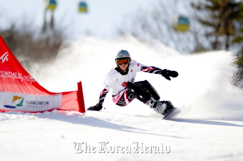 A snowboarder competes during the FIS World Championships at Sungwoo Resort, Gangwon Province, in 2009.  File photo
A snowboarder competes during the FIS World Championships at Sungwoo Resort, Gangwon Province, in 2009.  File photo
A snowboarder competes during the FIS World Championships at Sungwoo Resort, Gangwon Province, in 2009.  File photo