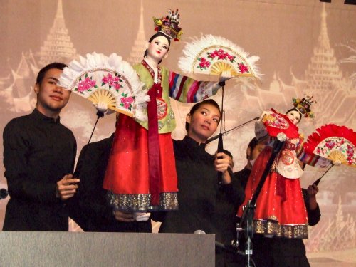 The Hun Lakhon Lek Joe Louis Troupe bridge Korea and Thailand
with their puppetry. (Yoav Cerralbo/The Korea Herald)