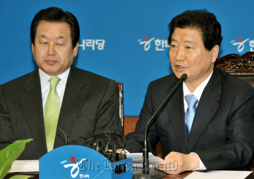 한나라당 안상수 대표가 7일 오전 여의도당사에서 열린 최고위원회의에서 모두발언을 하고 있다.양동출dcyang@heraldm.com/110207/
Rep. Ahn Sang-soo, chairman of the ruling Grand National Party, speaks during a meeting of senior party officials Monday.