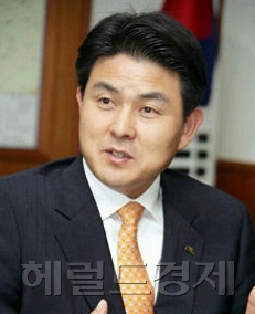 김태호 한나라당 (국회의원), 북한대학원대학교 (초빙교수) / 6면)한나라, 가열되는 ‘빅3’ 전략공천說