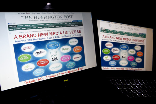 <YONHAP PHOTO-0025> The homepage of the Huffington Post is displayed on laptop computers in Washington, D.C., U.S., on Monday, Feb. 7, 2011. AOL Inc. agreed to buy the Huffington Post for $315 million as the internet company spun off from Time Warner Inc. increases its investments in online content to help revive growth in advertising revenue. Photographer: Andrew Harrer/Bloomberg/2011-02-08 00:31:45/ <저작권자 ⓒ 1980-2011 ㈜연합뉴스. 무단 전재 재배포 금지.>
The homepage of the Huffington Post displayed on laptop computers in Washington, D.C. Bloomberg