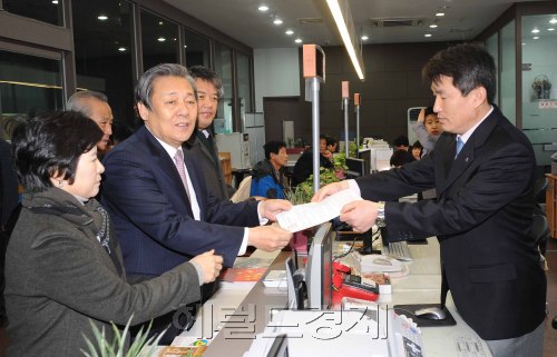 무상급식.<br />이상섭기자/babtong@heraldm.com 2011.02.08
무상급식.
이상섭기자/babtong@heraldm.com 2011.02.08
무상급식.
이상섭기자/babtong@heraldm.com 2011.02.08